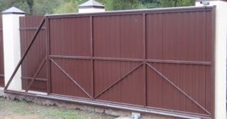 Купить откатные ворота из профнастила Ухта, цена от 1791 руб.