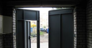 Купить гаражные ворота распашные Ухта, цена от 3951 руб.